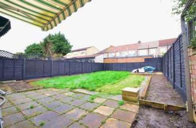  Image of 1 bedroom Property to rent in Cedar Avenue Enfield EN3 at Cedar Avenue  Enfield, EN3 7JD