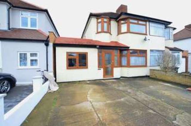  Image of 1 bedroom Property to rent in Cedar Avenue Enfield EN3 at Cedar Avenue  Enfield, EN3 7JD