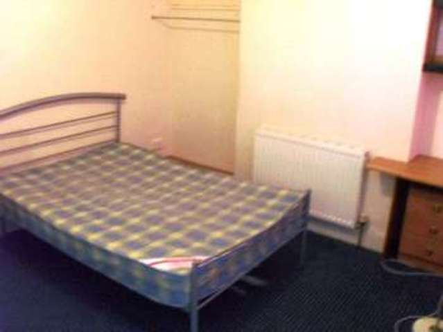  Image of 3 bedroom House Share to rent in Hubert Road Selly Oak Birmingham B29 at Selly Oak Bristol Selly Oak, B29 6DX