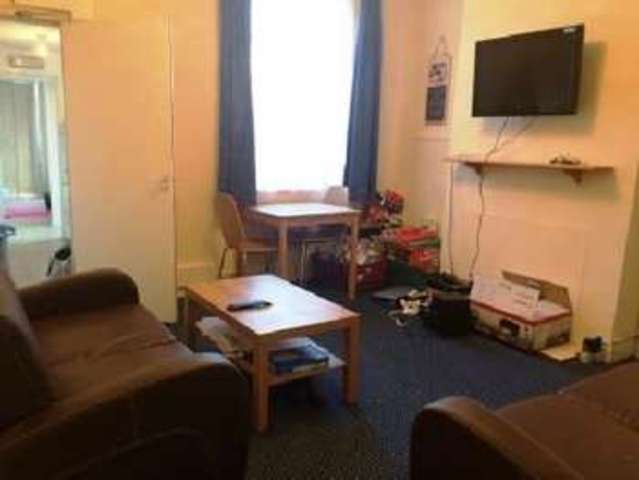  Image of 3 bedroom House Share to rent in Hubert Road Selly Oak Birmingham B29 at Selly Oak Bristol Selly Oak, B29 6DX
