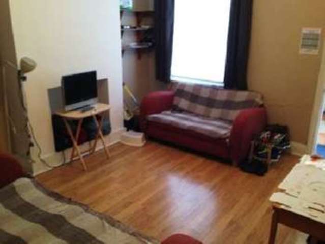  Image of 3 bedroom House Share to rent in Hubert Road Selly Oak Birmingham B29 at Selly Oak Bristol Selly Oak, B29 6EE