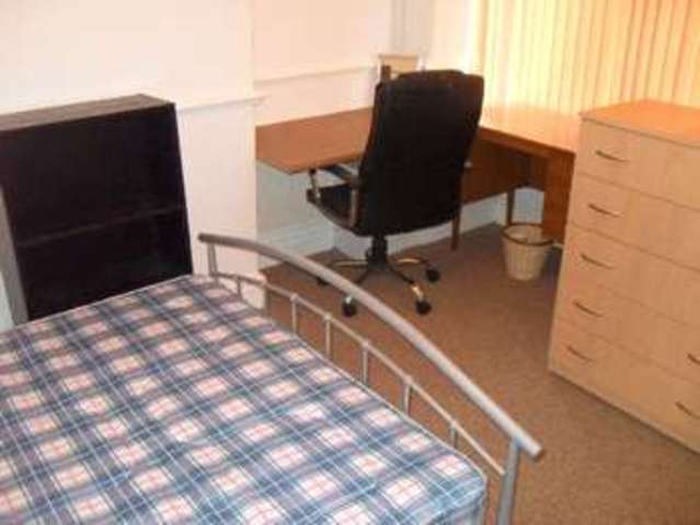  Image of 4 bedroom House Share to rent in Hubert Road Selly Oak Birmingham B29 at Selly Oak Bristol Selly Oak, B29 6ES