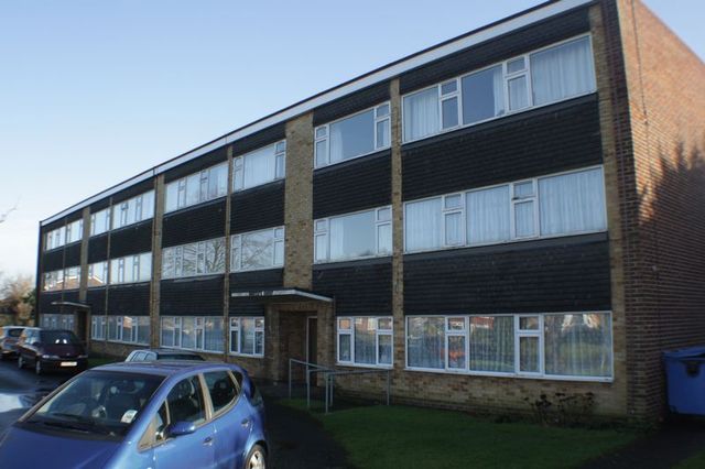  Image of 2 bedroom Flat to rent in Hunters Court Woodley Reading RG5 at Hunters Court Woodley Reading, RG5 4HQ