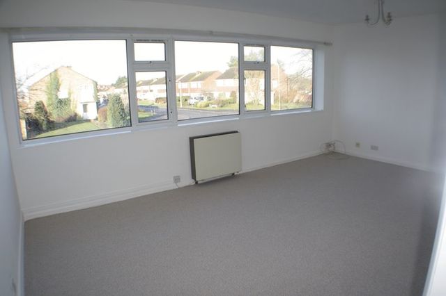  Image of 2 bedroom Flat to rent in Hunters Court Woodley Reading RG5 at Hunters Court Woodley Reading, RG5 4HQ