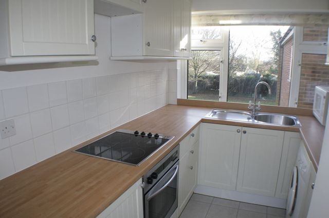  Image of 2 bedroom Flat to rent in Hunters Court Woodley Reading RG5 at Hunters Court Woodley Reading, RG5 4HQ