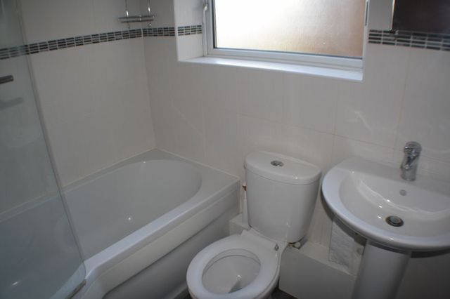  Image of 2 bedroom Flat to rent in Hunters Court Woodley Reading RG5 at Hunters Court Woodley Reading, RG5 4HQ