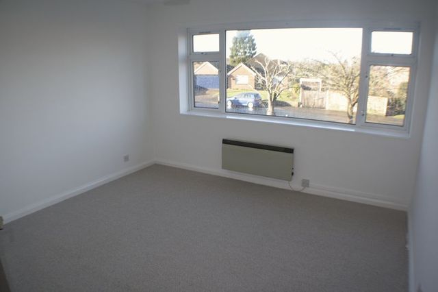  Image of 2 bedroom Flat to rent in Hunters Court Woodley Reading RG5 at Hunters Court Woodley Reading, RG5 4HQ