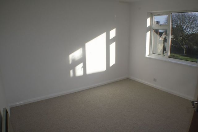  Image of 2 bedroom Flat to rent in Hunters Court Woodley Reading RG5 at Hunters Court Woodley Reading, RG5 4HQ