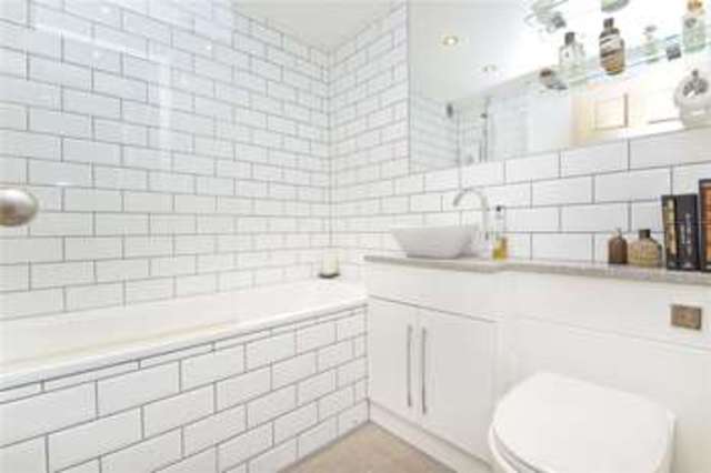  Image of 3 bedroom Maisonette for sale in Islay Walk London N1 at Canonbury London Essex Road, N1 2QL