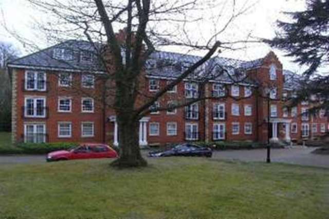  Image of 2 bedroom Flat to rent in Montague Close Wokingham RG40 at Montague Close Wokingham Wokingham, RG40 5PJ