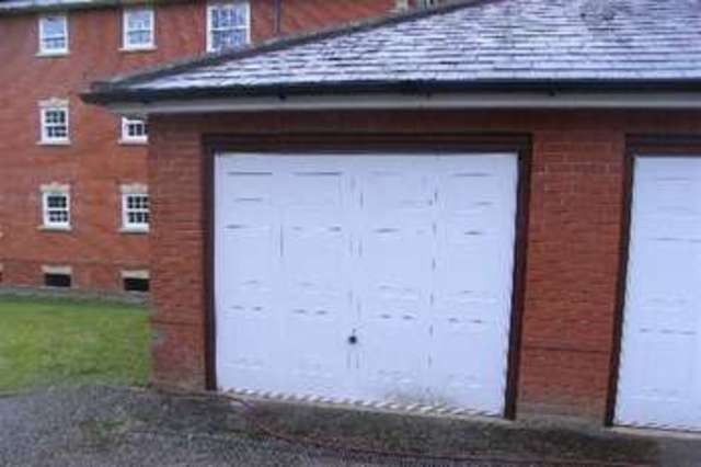  Image of 2 bedroom Flat to rent in Montague Close Wokingham RG40 at Montague Close Wokingham Wokingham, RG40 5PJ