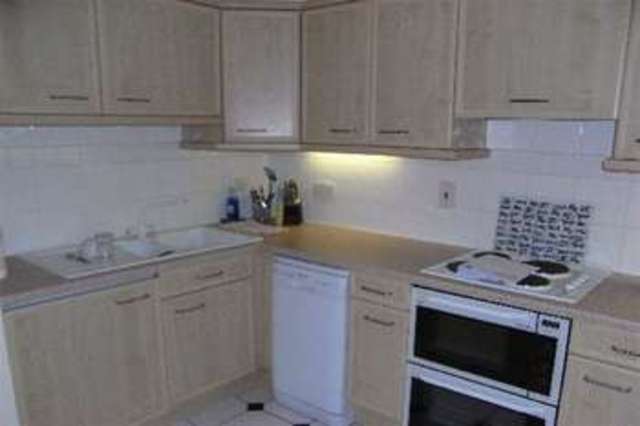 Image of 2 bedroom Flat to rent in Montague Close Wokingham RG40 at Montague Close Wokingham Wokingham, RG40 5PJ