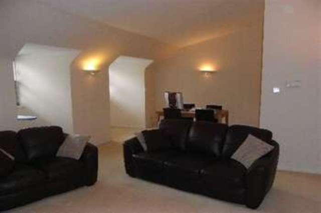  Image of 2 bedroom Flat to rent in Montague Close Wokingham RG40 at Montague Close Wokingham Wokingham, RG40 5PJ