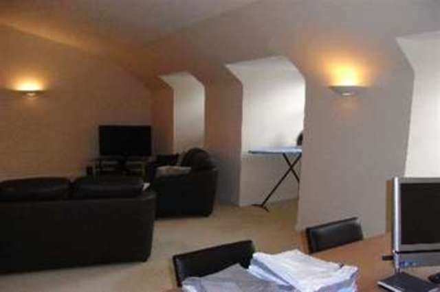  Image of 2 bedroom Flat to rent in Montague Close Wokingham RG40 at Montague Close Wokingham Wokingham, RG40 5PJ