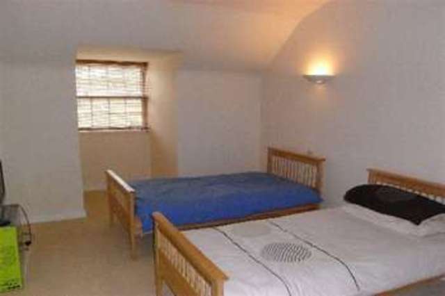  Image of 2 bedroom Flat to rent in Montague Close Wokingham RG40 at Montague Close Wokingham Wokingham, RG40 5PJ