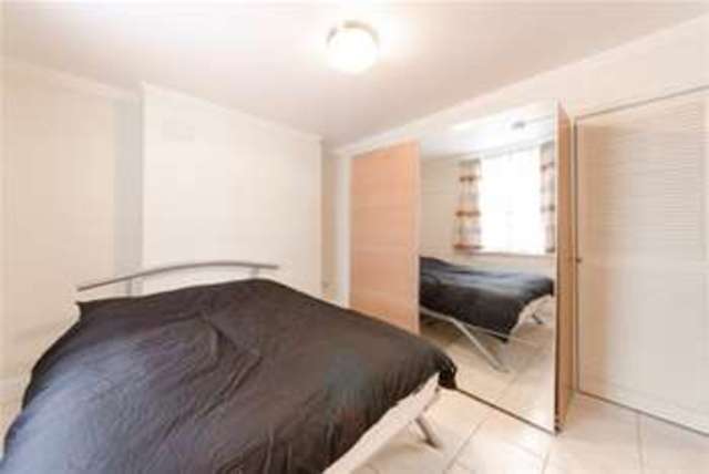 Image of 1 bedroom Flat to rent in Kensington Gardens Square London W2 at London, W2 4BQ