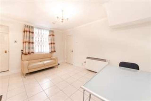  Image of 1 bedroom Flat to rent in Kensington Gardens Square London W2 at London, W2 4BQ