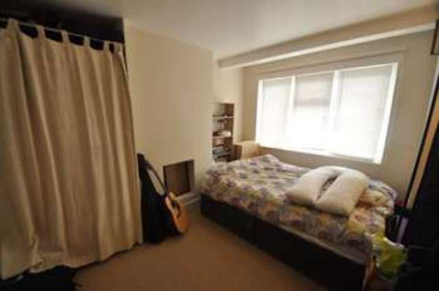  Image of 2 bedroom Flat to rent in Kimble Road Colliers Wood London SW19 at London  Colliers Wood, SW19 2AU