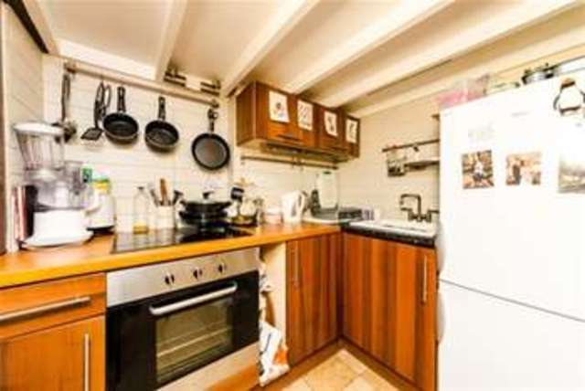  Image of Flat to rent in Ladbroke Grove London W10 at London, W10 6HE