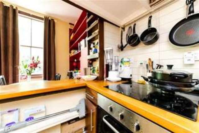  Image of Flat to rent in Ladbroke Grove London W10 at London, W10 6HE