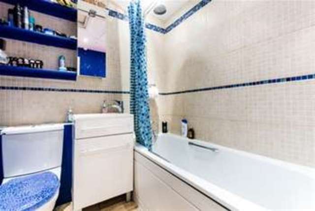  Image of Flat to rent in Ladbroke Grove London W10 at London, W10 6HE