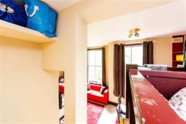  Image of Flat to rent in Ladbroke Grove London W10 at London, W10 6HE