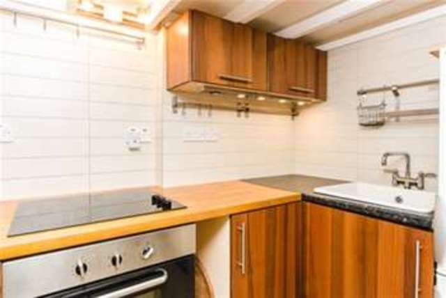  Image of Flat to rent in Ladbroke Grove London W10 at London, W10 6HE