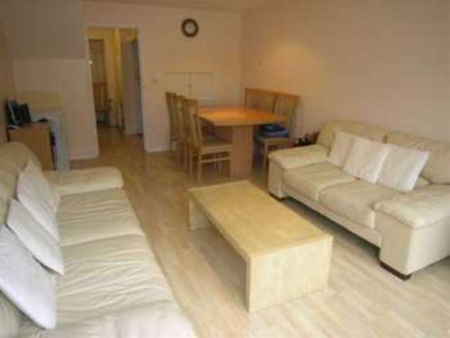  Image of 2 bedroom Property to rent in St. Johns Close Cowley Uxbridge UB8 at Lambourne Court Uxbridge Uxbridge, UB8 2UL