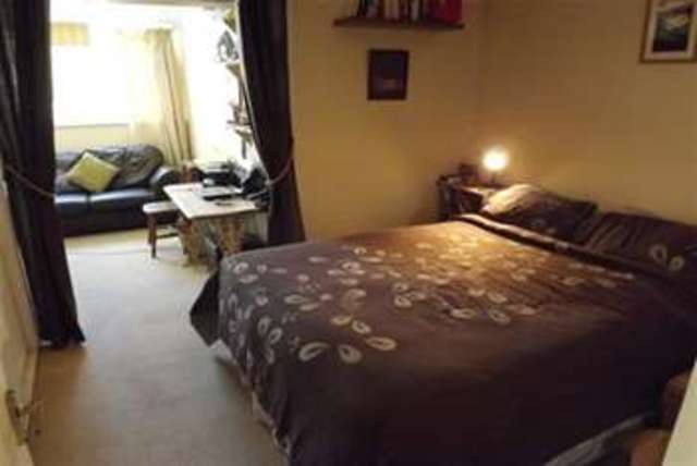  Image of 3 bedroom Flat to rent in Surrey Road Westbourne Bournemouth BH4 at Bournemouth, BH4 9HR
