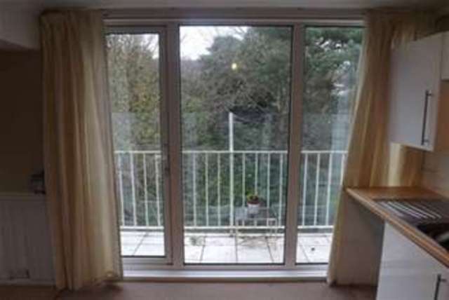  Image of 3 bedroom Flat to rent in Surrey Road Westbourne Bournemouth BH4 at Bournemouth, BH4 9HR