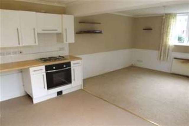  Image of 3 bedroom Flat to rent in Surrey Road Westbourne Bournemouth BH4 at Bournemouth, BH4 9HR