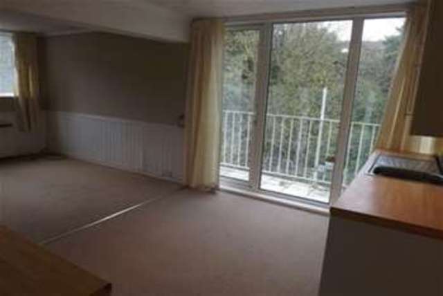  Image of 3 bedroom Flat to rent in Surrey Road Westbourne Bournemouth BH4 at Bournemouth, BH4 9HR
