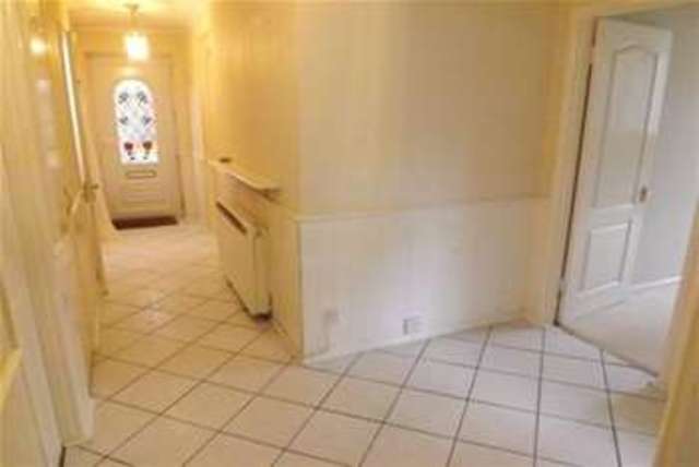  Image of 3 bedroom Flat to rent in Surrey Road Westbourne Bournemouth BH4 at Bournemouth, BH4 9HR