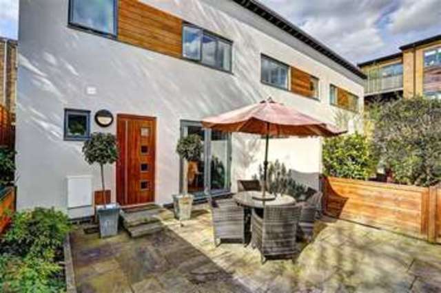  Image of 2 bedroom Mews for sale in Laurel Mews London SE5 at Camberwell, SE5 9BA