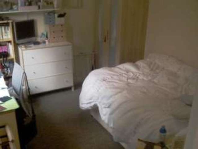  Image of 5 bedroom House Share to rent in Leahurst Crescent Harborne Birmingham B17 at Harborne Bristol Harborne, B17 0LD