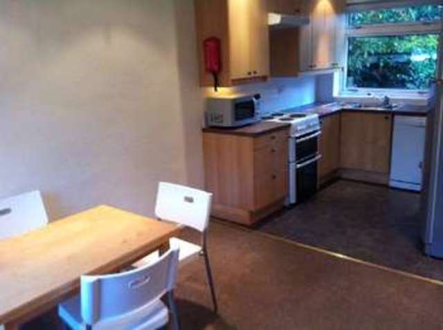  Image of 4 bedroom House Share to rent in Leahurst Crescent Harborne Birmingham B17 at Harborne Bristol Harborne, B17 0LG