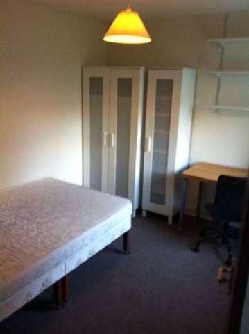  Image of 4 bedroom House Share to rent in Leahurst Crescent Harborne Birmingham B17 at Harborne Bristol Harborne, B17 0LG