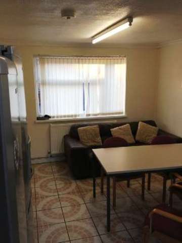  Image of 6 bedroom House Share to rent in Leasow Drive Edgbaston Birmingham B15 at Edgbaston Bristol Edgbaston, B15 2SN