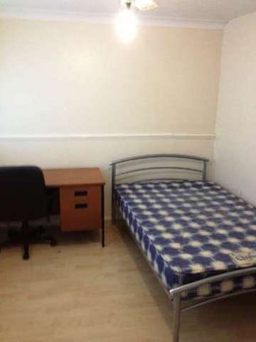  Image of 6 bedroom House Share to rent in Leasow Drive Edgbaston Birmingham B15 at Edgbaston Bristol Edgbaston, B15 2SN