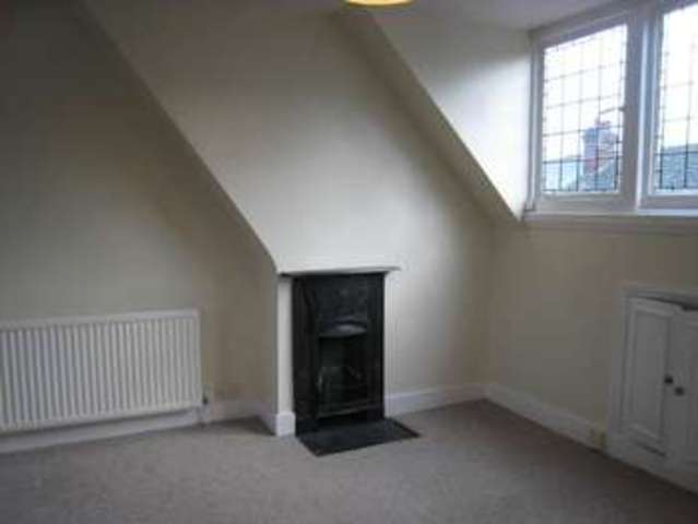  Image of 1 bedroom Flat to rent in Lime Hill Road Tunbridge Wells TN1 at Tunbridge Wells Kent Royal Tunbridge Wells, TN1 1LL
