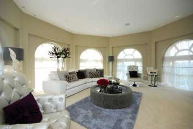  Image of 3 bedroom Apartment for sale in Grassington Close London N11 at London, N11 3FJ
