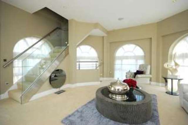  Image of 3 bedroom Apartment for sale in Grassington Close London N11 at London, N11 3FJ