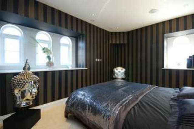  Image of 3 bedroom Apartment for sale in Grassington Close London N11 at London, N11 3FJ