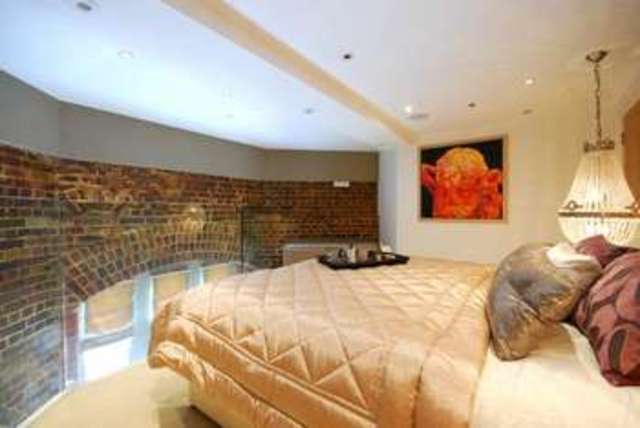  Image of 3 bedroom Apartment for sale in Grassington Close London N11 at London, N11 3FJ
