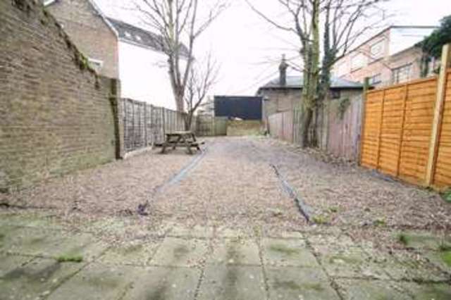  Image of 2 bedroom Flat to rent in London Road Kingston upon Thames KT2 at Kingston Upon Thames Surrey, KT2 6QJ