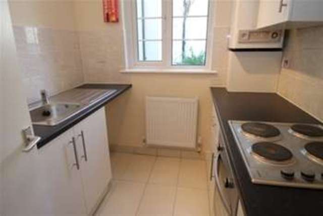  Image of 2 bedroom Flat to rent in London Road Morden SM4 at Morden, SM4 5HG