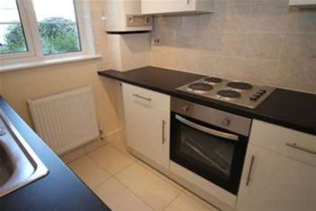  Image of 2 bedroom Flat to rent in London Road Morden SM4 at Morden, SM4 5HG