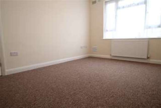  Image of 2 bedroom Flat to rent in London Road Morden SM4 at Morden, SM4 5HG