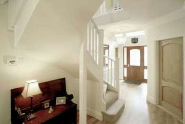  Image of 5 bedroom Detached house to rent in Longacres Road Hale Barns Altrincham WA15 at ALTRINCHAM, WA15 0RS
