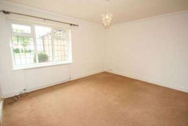  Image of 5 bedroom Detached house to rent in Longacres Road Hale Barns Altrincham WA15 at ALTRINCHAM, WA15 0RS